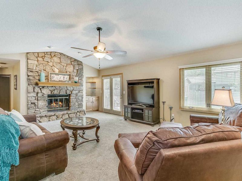 1307 E Warren Ave, Derby, KS 67037