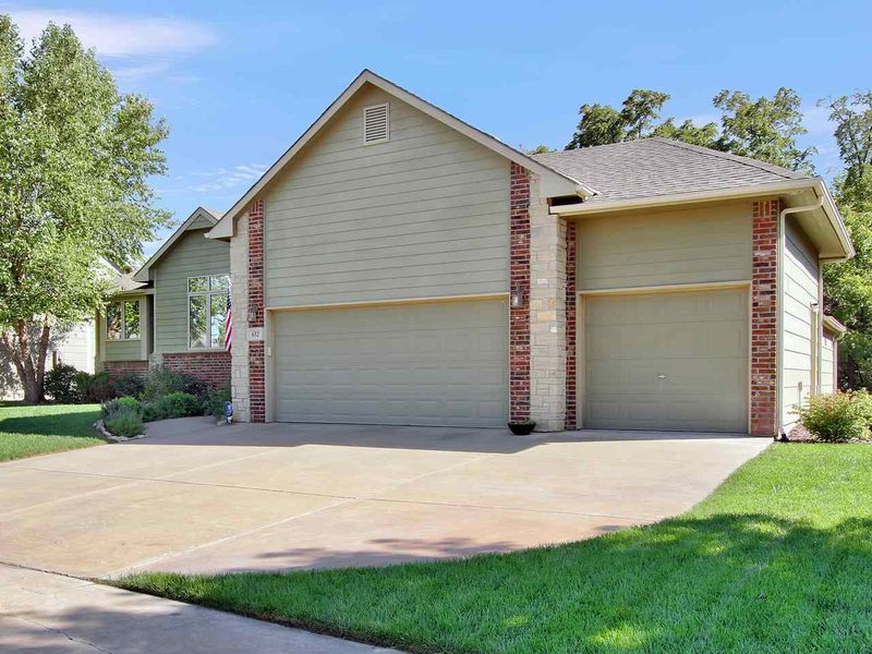 632 S Wrenfield Dr, Andover, KS 67002