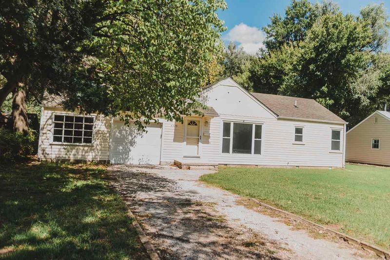 4320 E Bellaire Ave, Wichita, KS 67218