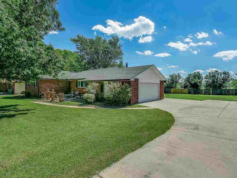 10601 W Ringer, Wichita, KS 67209