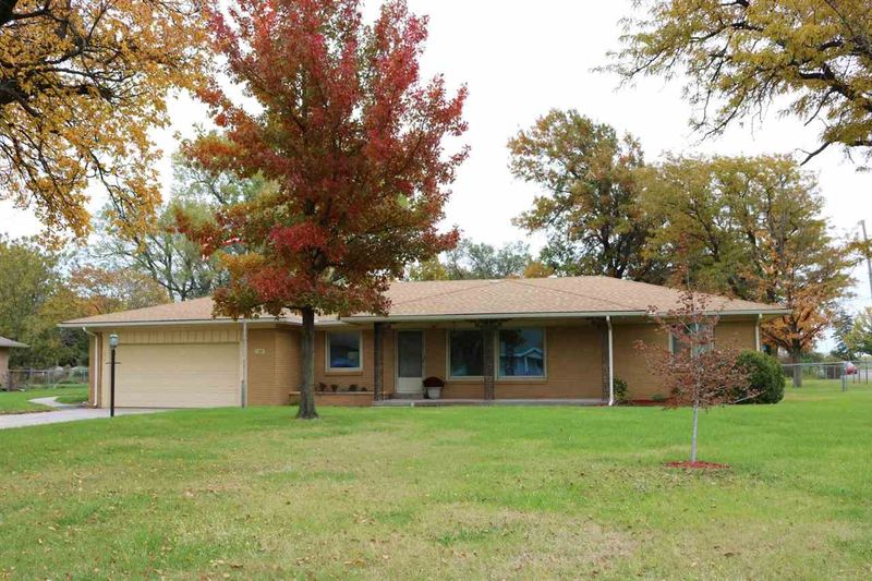 1320 S Pine St, Newton, KS 67114