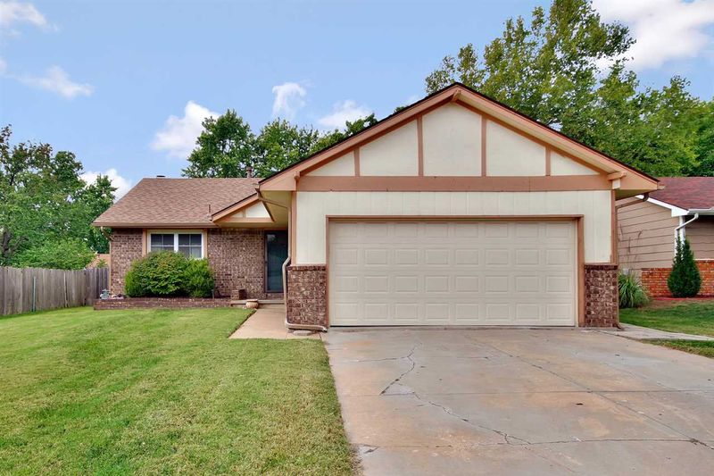 4125 Danbury St, Bel Aire, KS 67220