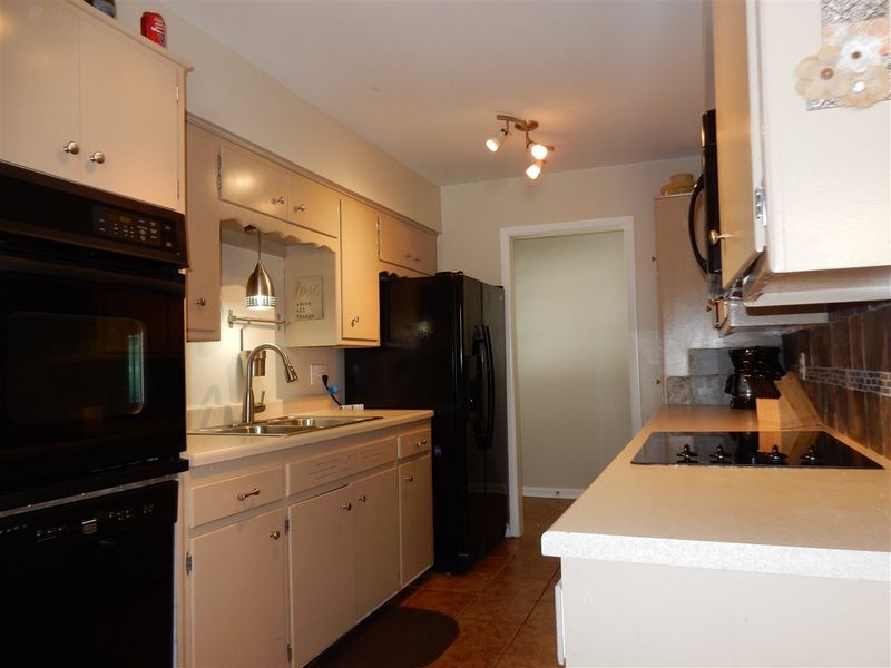5831 Hanover St, Bel Aire, KS 67220