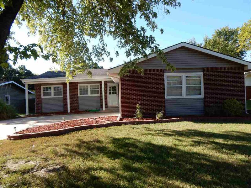 5831 Hanover St, Bel Aire, KS 67220