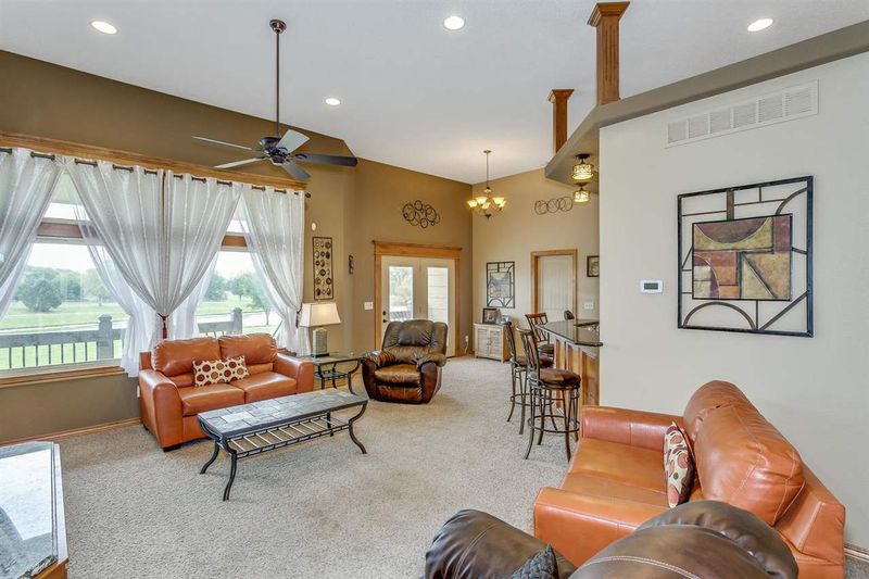 1647 E Bearhill Rd, Park City, KS 67147
