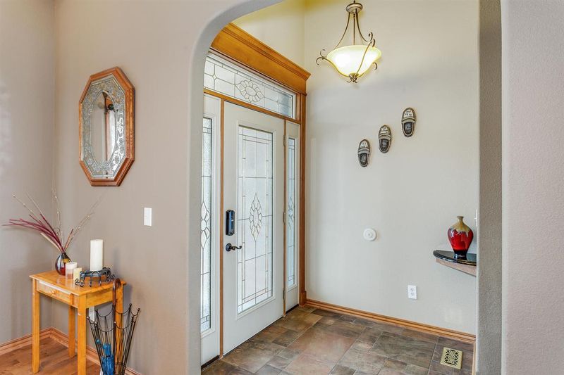 1647 E Bearhill Rd, Park City, KS 67147