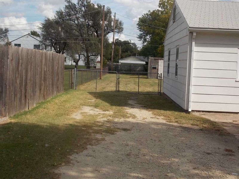 216 N Elder St, Wichita, KS 67212