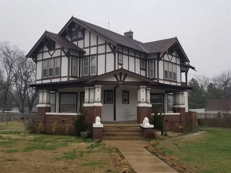 404 E Grand Ave, Hillsboro, KS 67063
