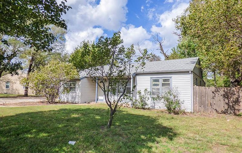 5124 W Maple St, Wichita, KS 67209
