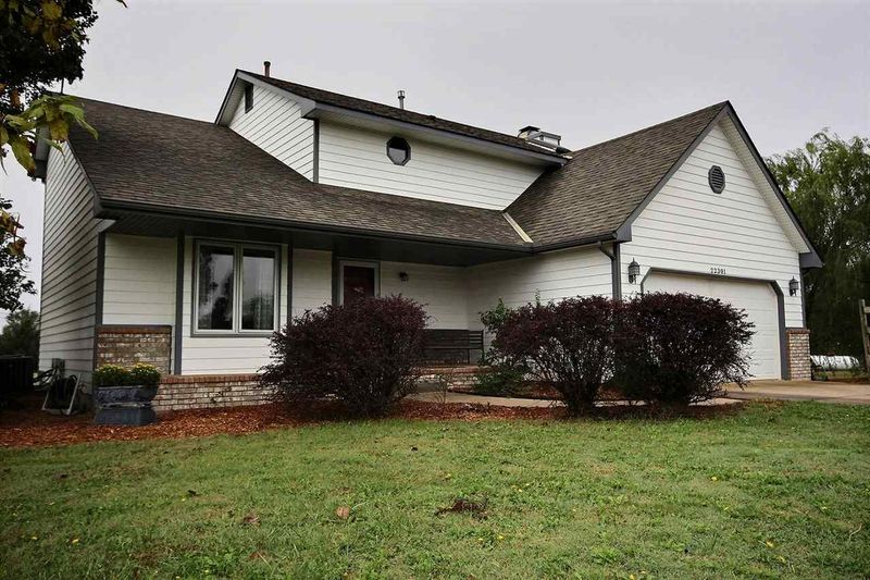 22301 W Myran Rd, Goddard, KS 67052