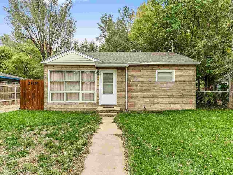 208 S Lamar Ave, Haysville, KS 67060