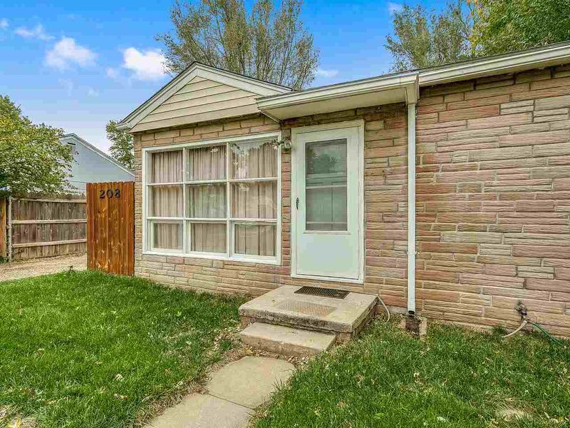 208 S Lamar Ave, Haysville, KS 67060