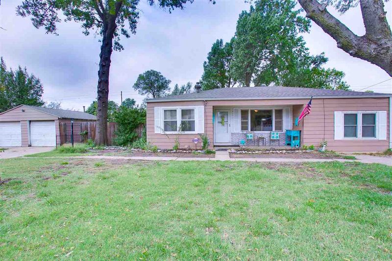 345 S Maple Ln, Wichita, KS 67209