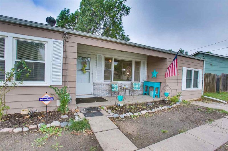 345 S Maple Ln, Wichita, KS 67209