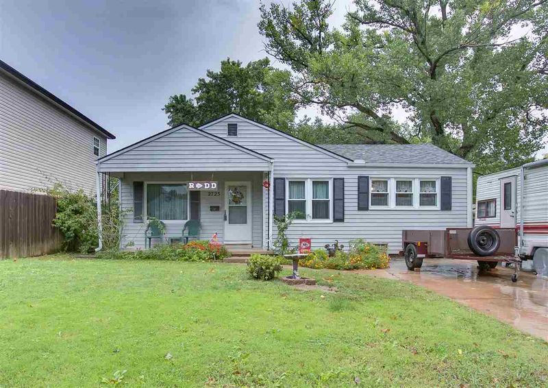 2725 E Conamore St, Wichita, KS 67216