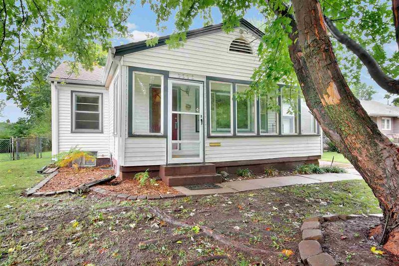3633 E Mossman Ave, Wichita, KS 67208