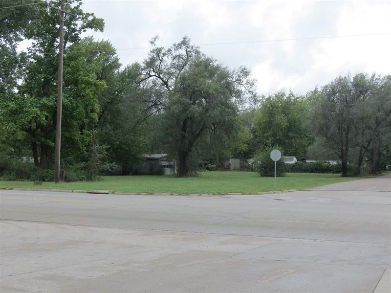 129 E 58 St S, Wichita, KS 67217