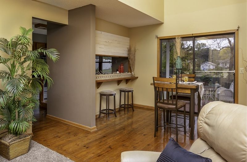 522 N Lakeside Dr, Andover, KS 67002