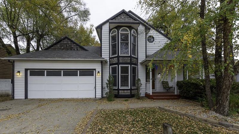 522 N Lakeside Dr, Andover, KS 67002