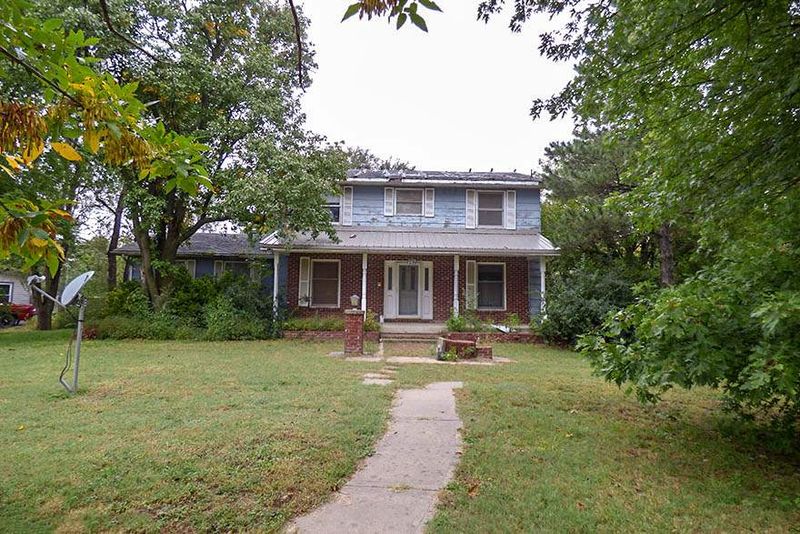 142 E 3rd St, Goddard, KS 67052