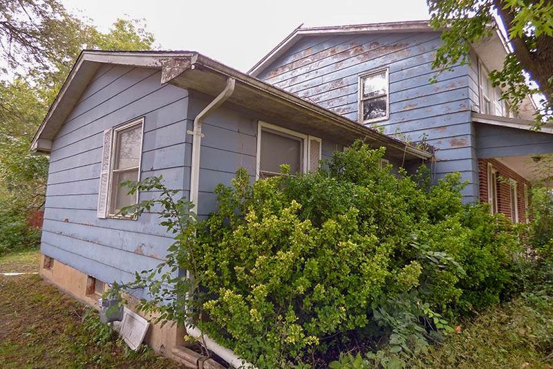 142 E 3rd St, Goddard, KS 67052