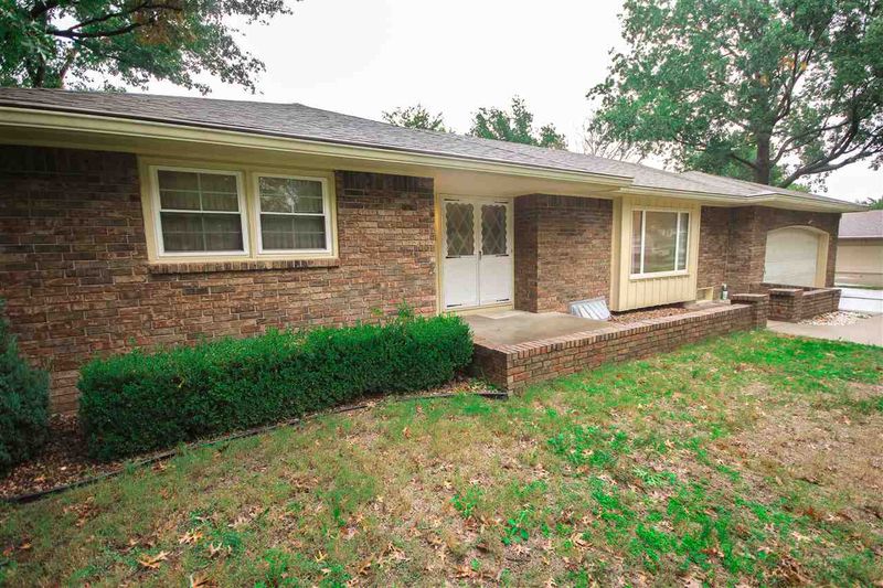 14414 E Laguna Dr, Wichita, KS 67230