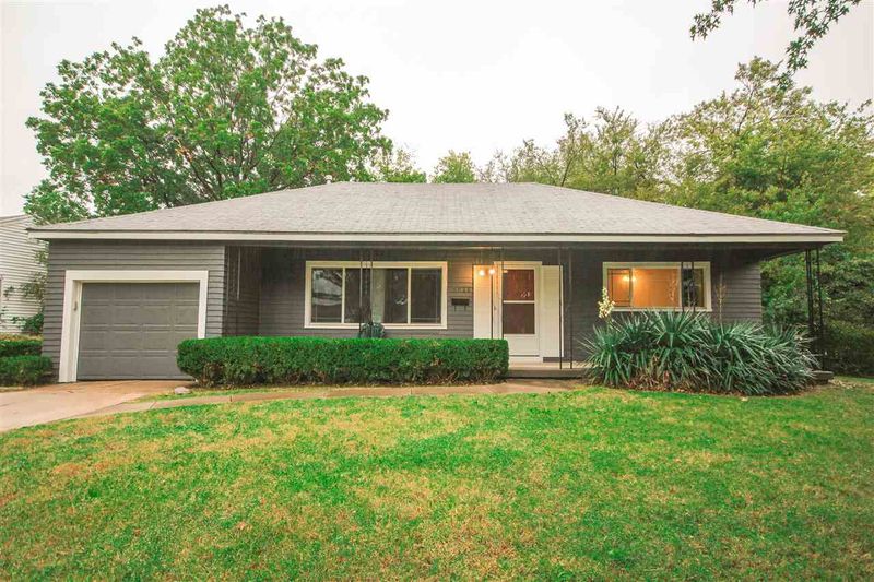 5026 E Blake St, Wichita, KS 67218