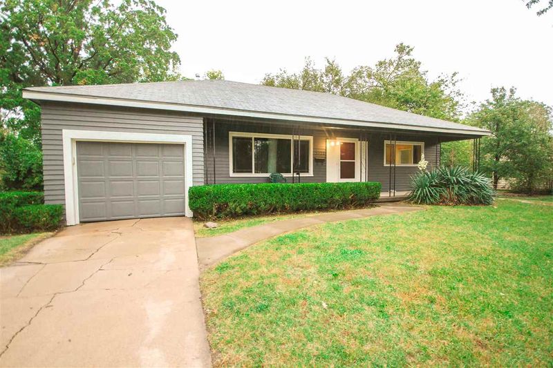 5026 E Blake St, Wichita, KS 67218