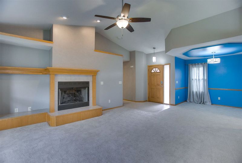 902 N Firefly St, Wichita, KS 67235