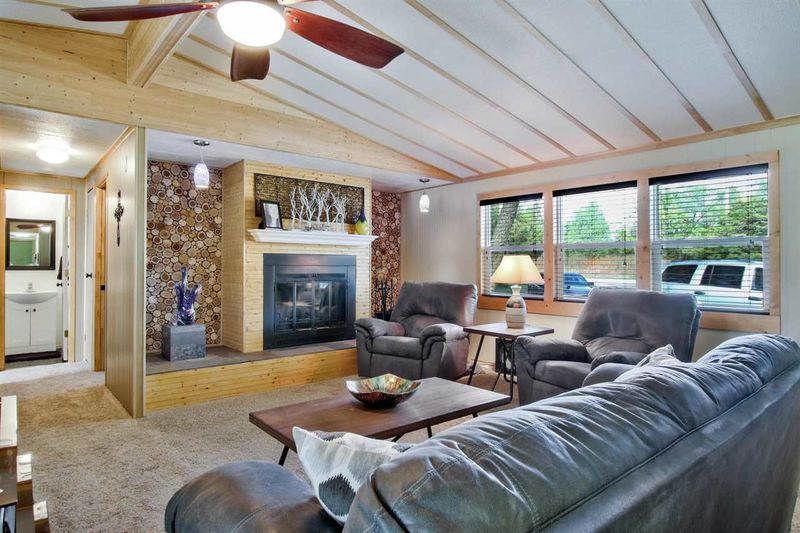 1485 E 119th St, Mulvane, KS 67110