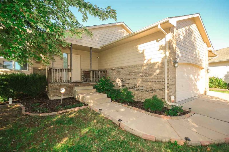 1922 N Beretta St, Andover, KS 67002