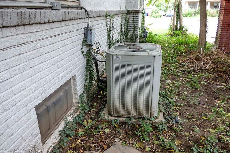 708 S Hillside St, Wichita, KS 67211