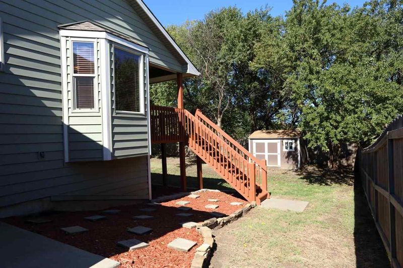 318 E Stone Creek St, Derby, KS 67037