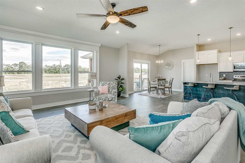 2957 E Fairchild Ct, Park City, KS 67219