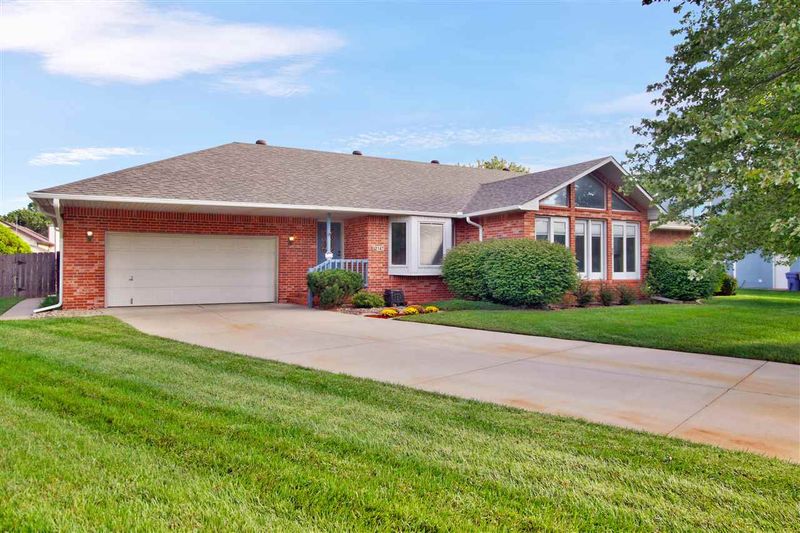 147 Williamsburg St, Andover, KS 67002