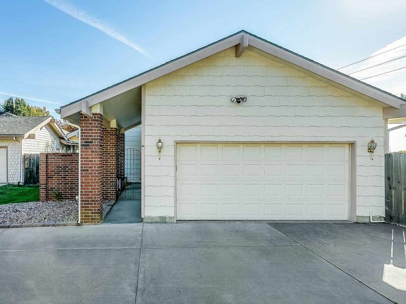 7700 E 13th St #8, Wichita, KS 67206