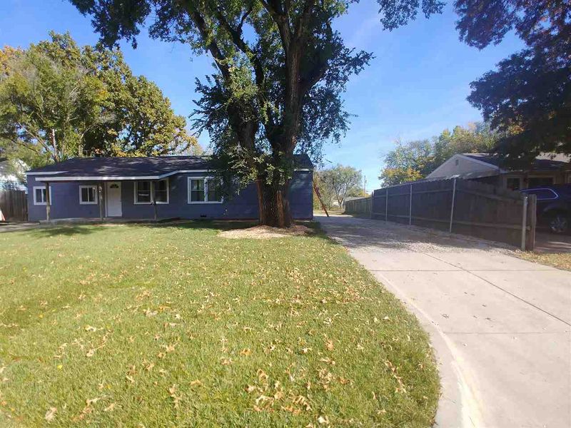 718 N Bebe St, Wichita, KS 67212