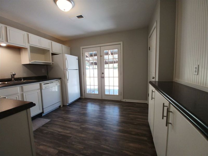 718 N Bebe St, Wichita, KS 67212