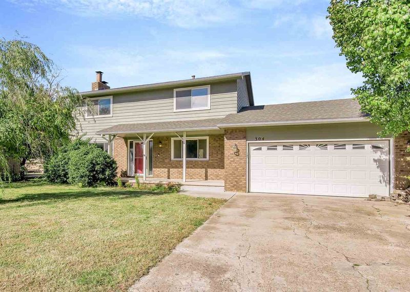 304 E Berlin Dr, Rose Hill, KS 67133