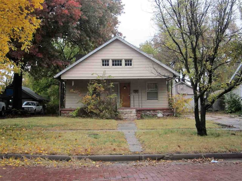 618 E 6th St, Newton, KS 67114