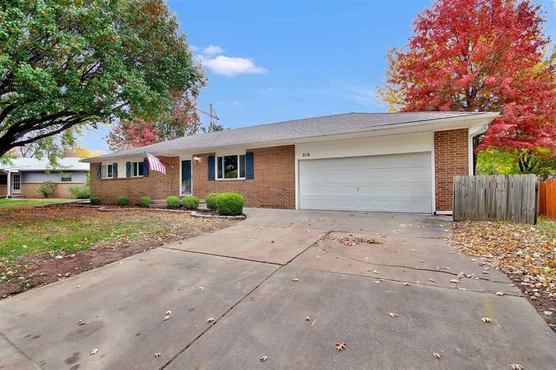 216 E Valley View St, Derby, KS 67037