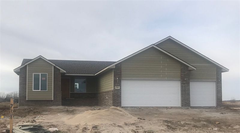 731 Lakeview St, Haysville, KS 67060