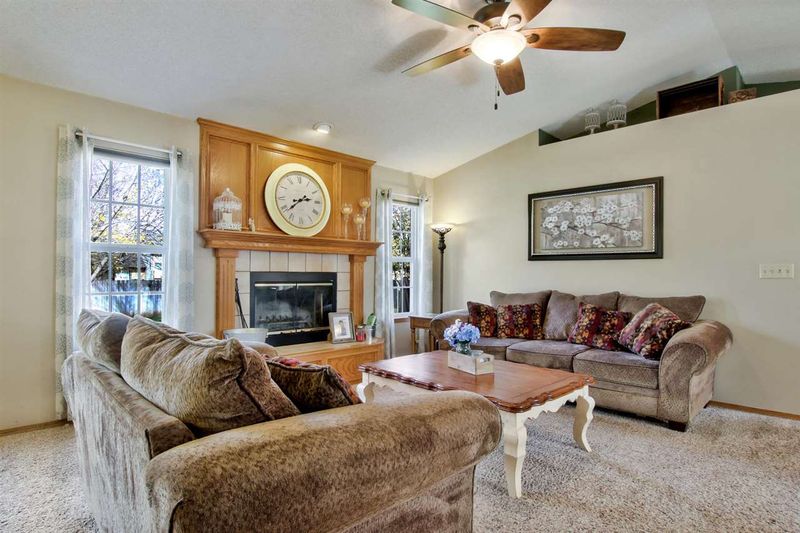 4 E Miles Ct, Valley Center, KS 67147