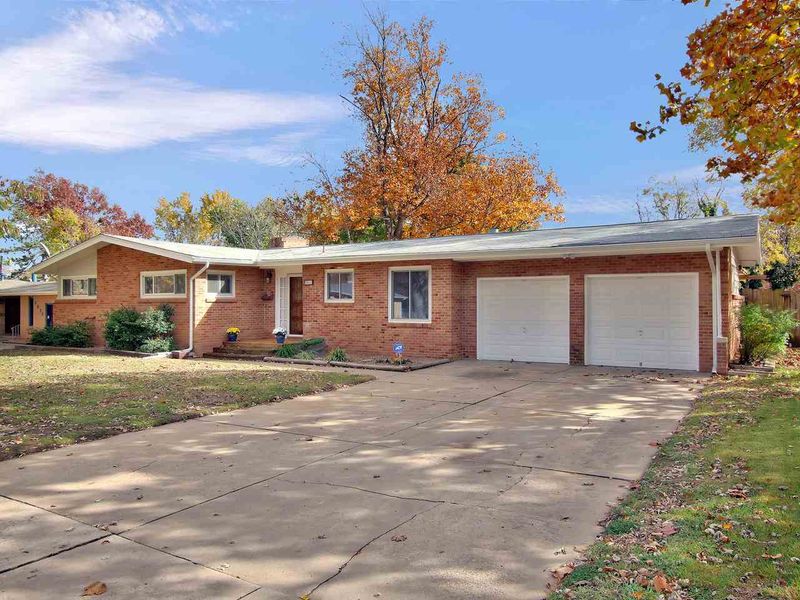 9815 W Binter St, Wichita, KS 67212