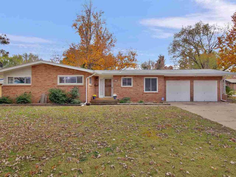 9815 W Binter St, Wichita, KS 67212