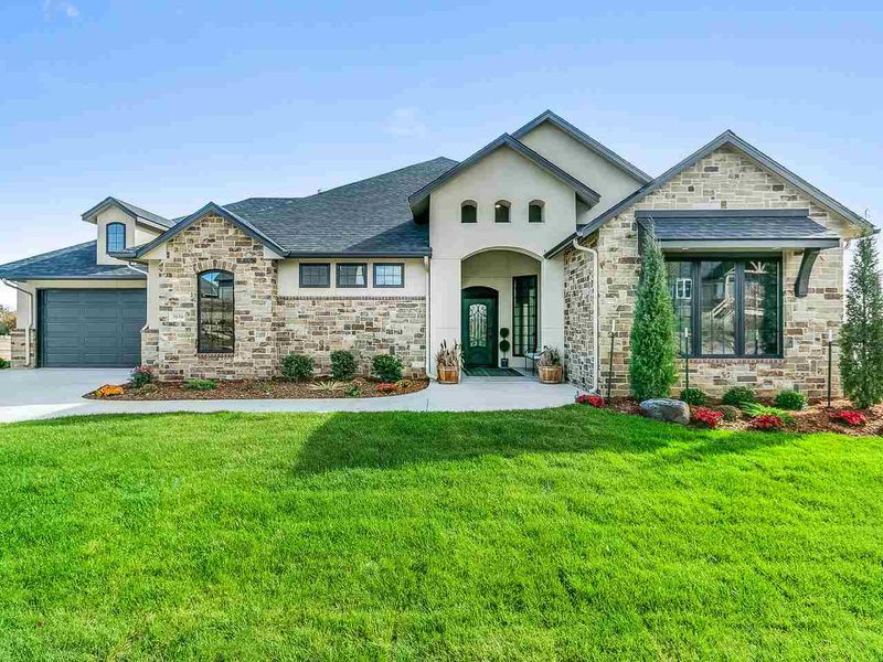 3830 N Red Fox Cir, Maize, KS 67101