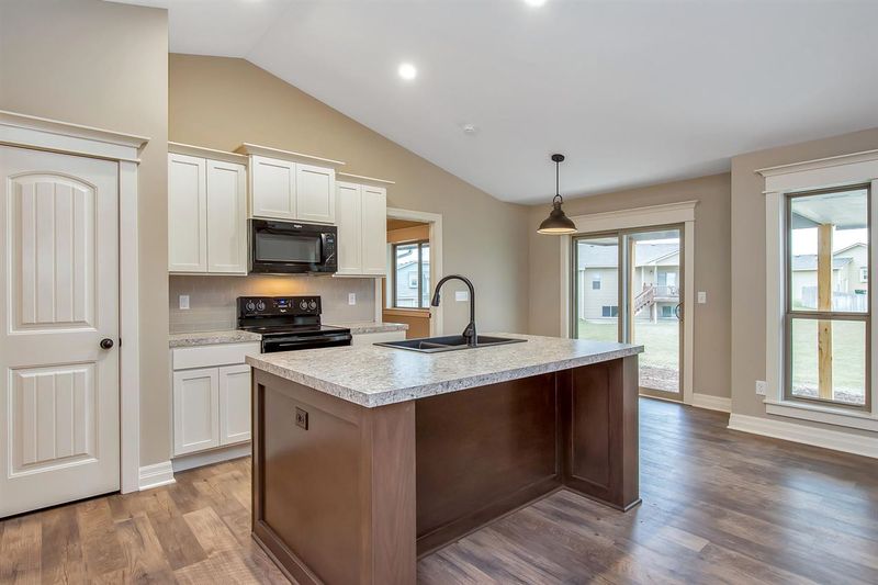 1002 E Saint Andrew Ave, Goddard, KS 67052