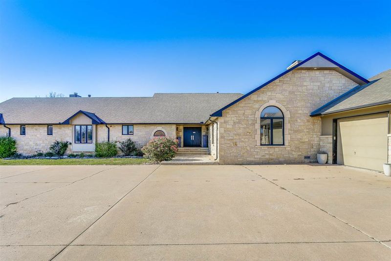 2805 Amos Becker Rd, Winfield, KS 67156