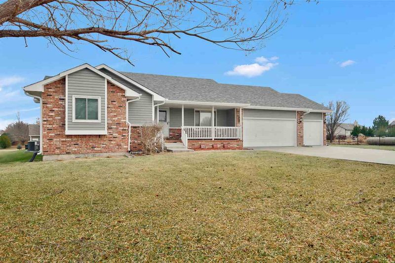 6532 S Emerald Cir, Derby, KS 67037