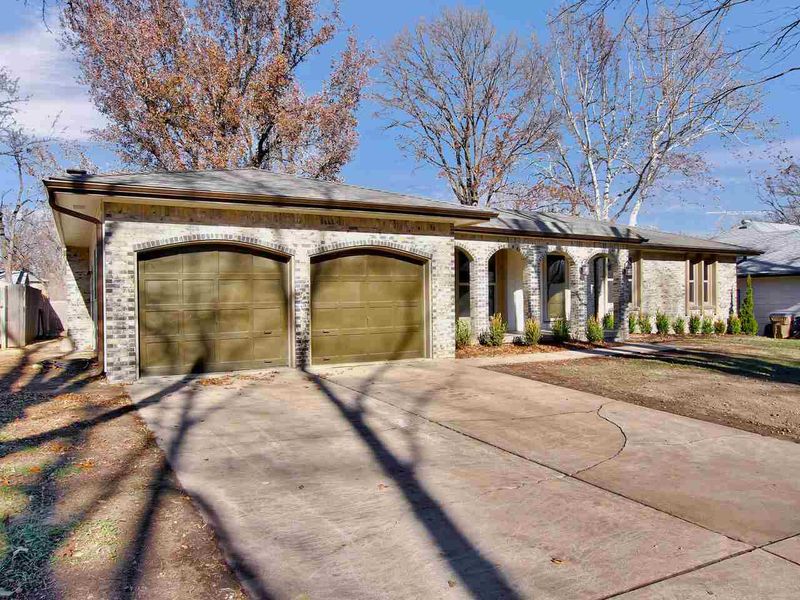 812 E Lincoln St, Derby, KS 67037